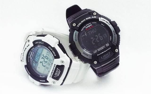 相互に中身を入れ替えたカシオ腕時計W-S220-1AとW-S220C-7B