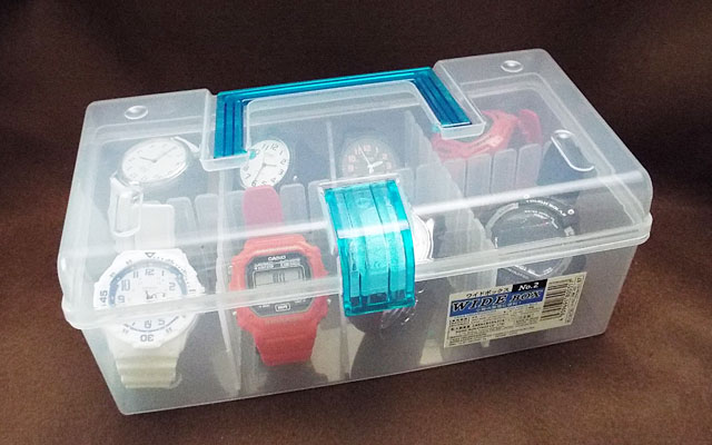 100円ショップで、腕時計の収納ケースを買ってきました！